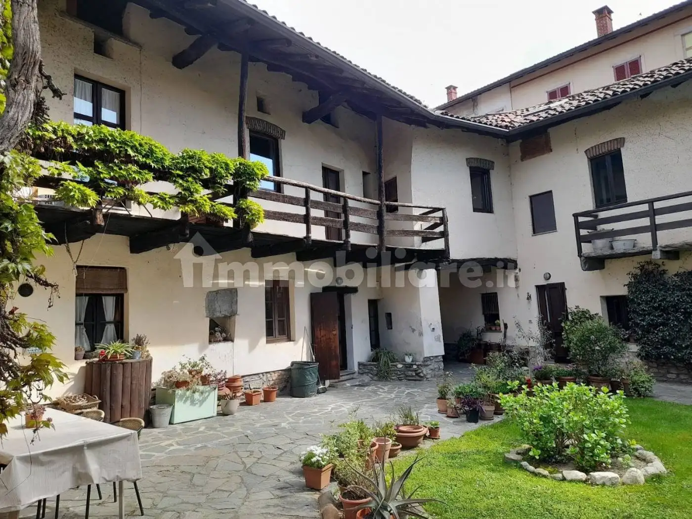 Appartamento in affitto a Barasso