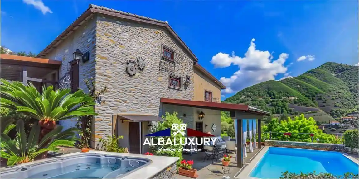 Villa in vendita a Avegno