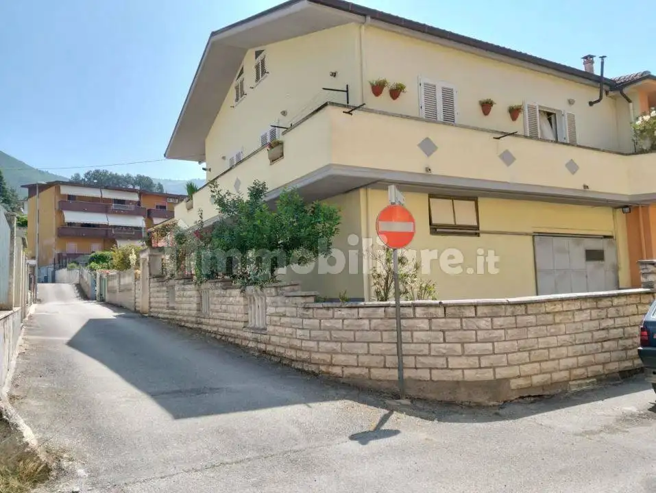 Villa in vendita a Bussi sul Tirino