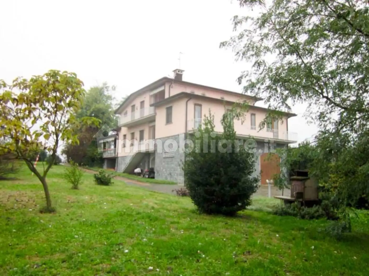 Villa in asta a Castana