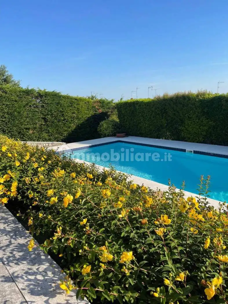 Villa in vendita a Volta Mantovana