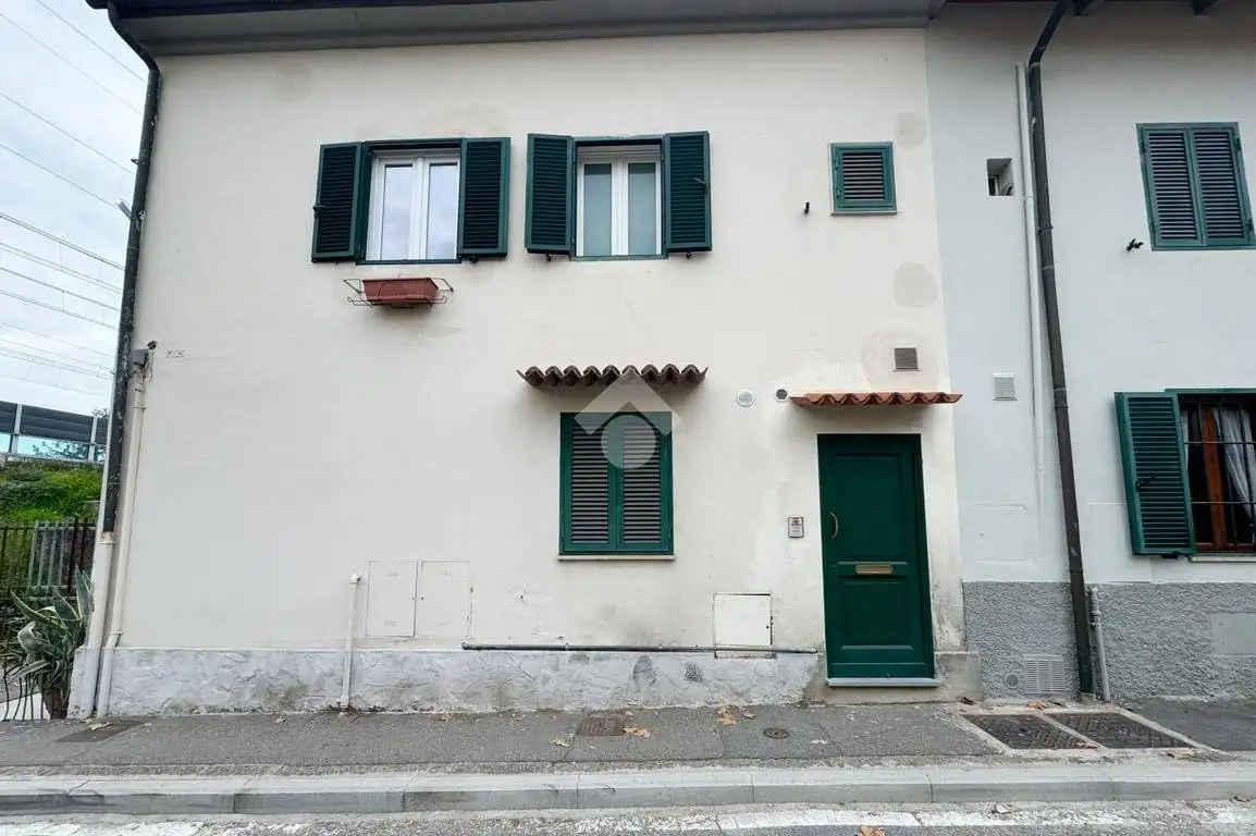 Casa indipendente in vendita a Prato