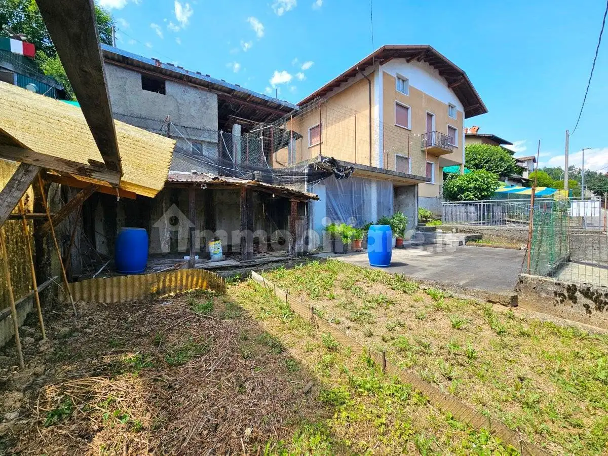 Villa in vendita a Gazzaniga