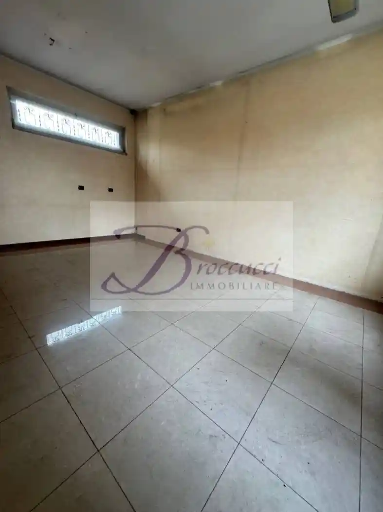 Trilocale buono stato, secondo piano, Casbeno, Varese - foto 3