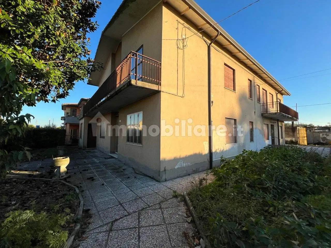 Palazzo - Edificio in vendita a Pozzonovo