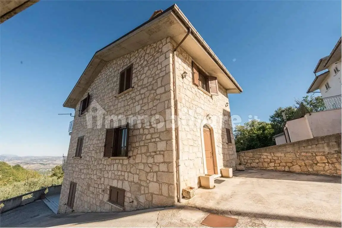 Casa indipendente in vendita a Roccamorice