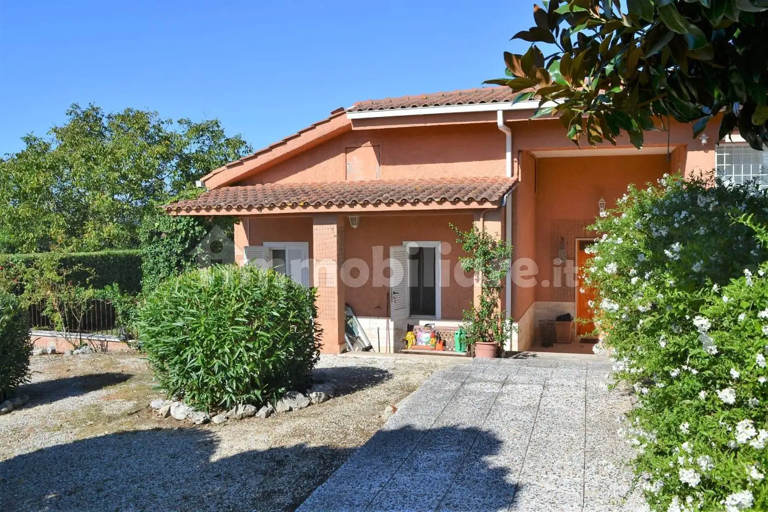 Villa in vendita a Castelnuovo di Porto