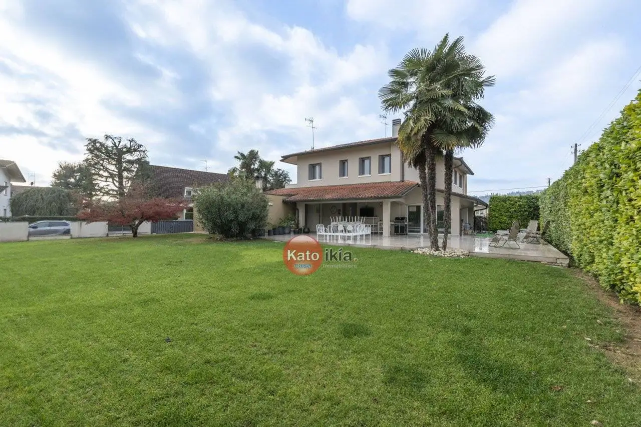 Villa bifamiliare, ottimo stato, 300 m², Centro, Creazzo - foto 3