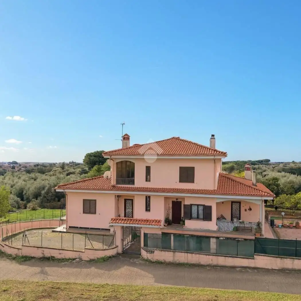 Villa in vendita a Lanuvio