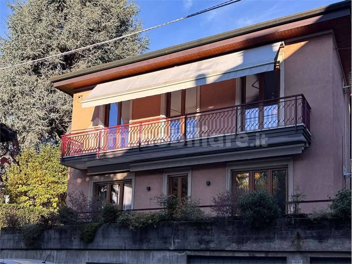 Villa in vendita a Albizzate