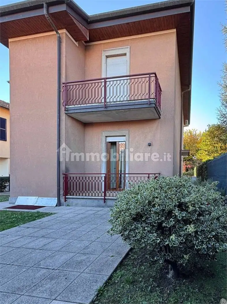 Villa bifamiliare via Camillo Benso Conte di Cavour, Albizzate - foto 3