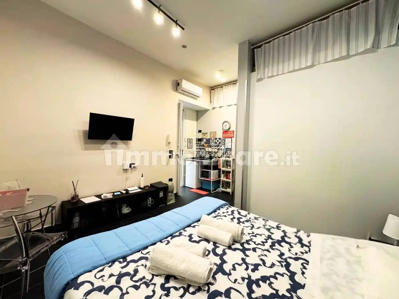 Bilocale via Gesù e Maria 23, Monte Santo, Napoli - foto 3