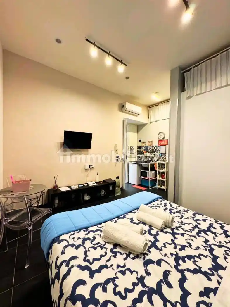 Bilocale via Gesù e Maria 23, Monte Santo, Napoli - foto 5