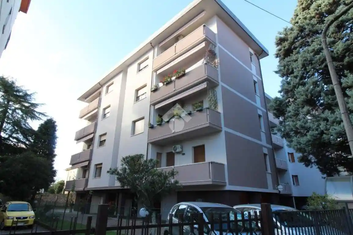 Trilocale via Valeggio sul Mincio 9, San Bortolo, Vicenza - foto 2