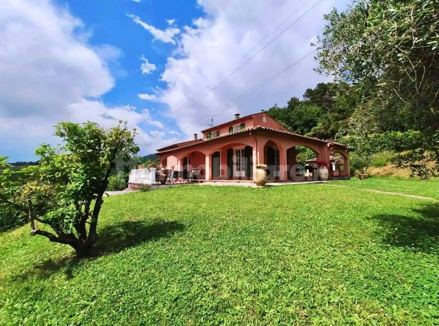 Villa in vendita a Sarzana