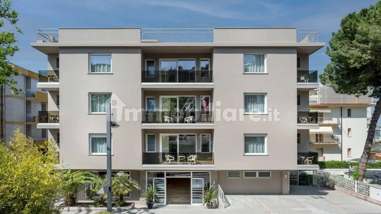 Palazzo - Edificio in vendita a Gabicce Mare