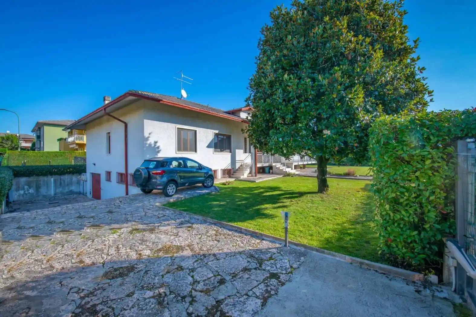 Villa unifamiliare via Oberdan 12, Beccacivetta Azzano, Castel d'Azzano - foto 2