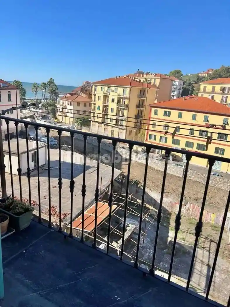 Appartamento in vendita a Imperia