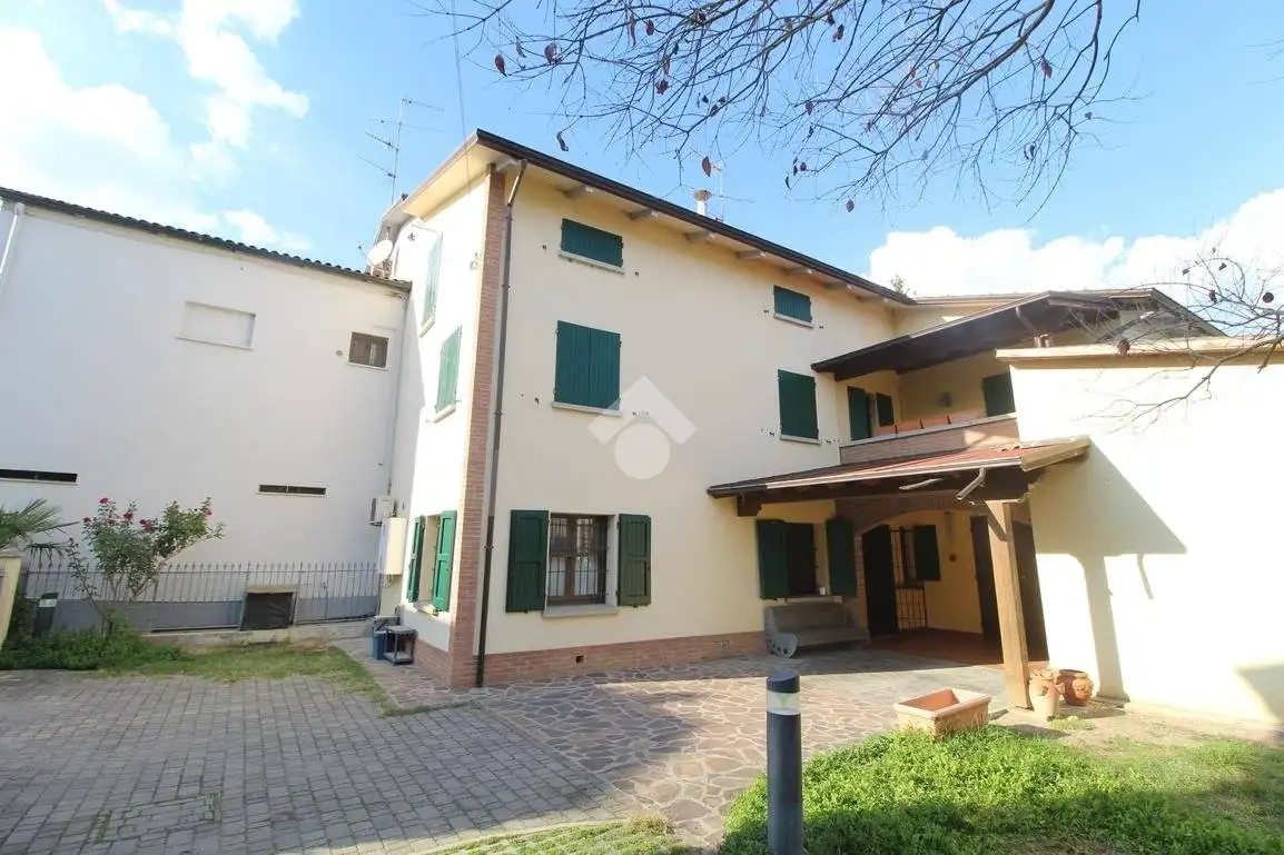 Casa indipendente in vendita a Cadelbosco di Sopra