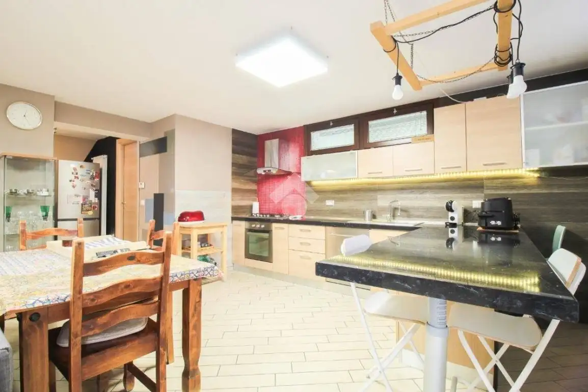 Trilocale via della Sorgente 3, Città Sant'Angelo - foto 5