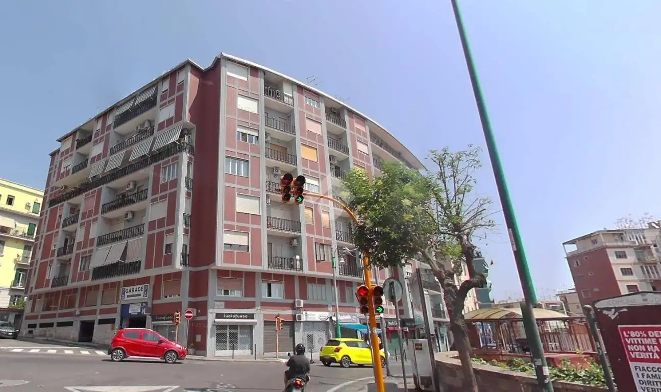 Appartamento in vendita a Napoli