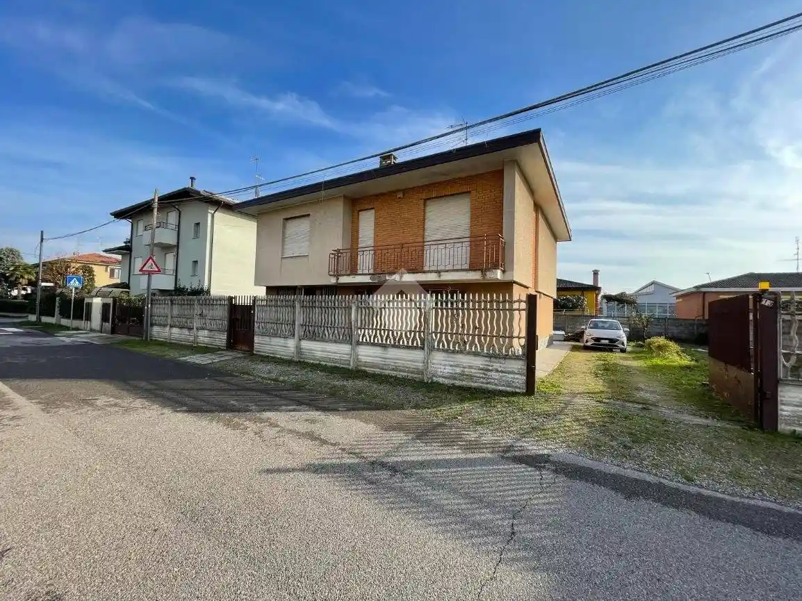 Villa in vendita a Villa Cortese