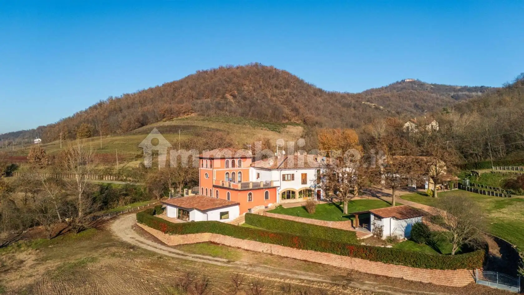 Villa in vendita a Volpedo