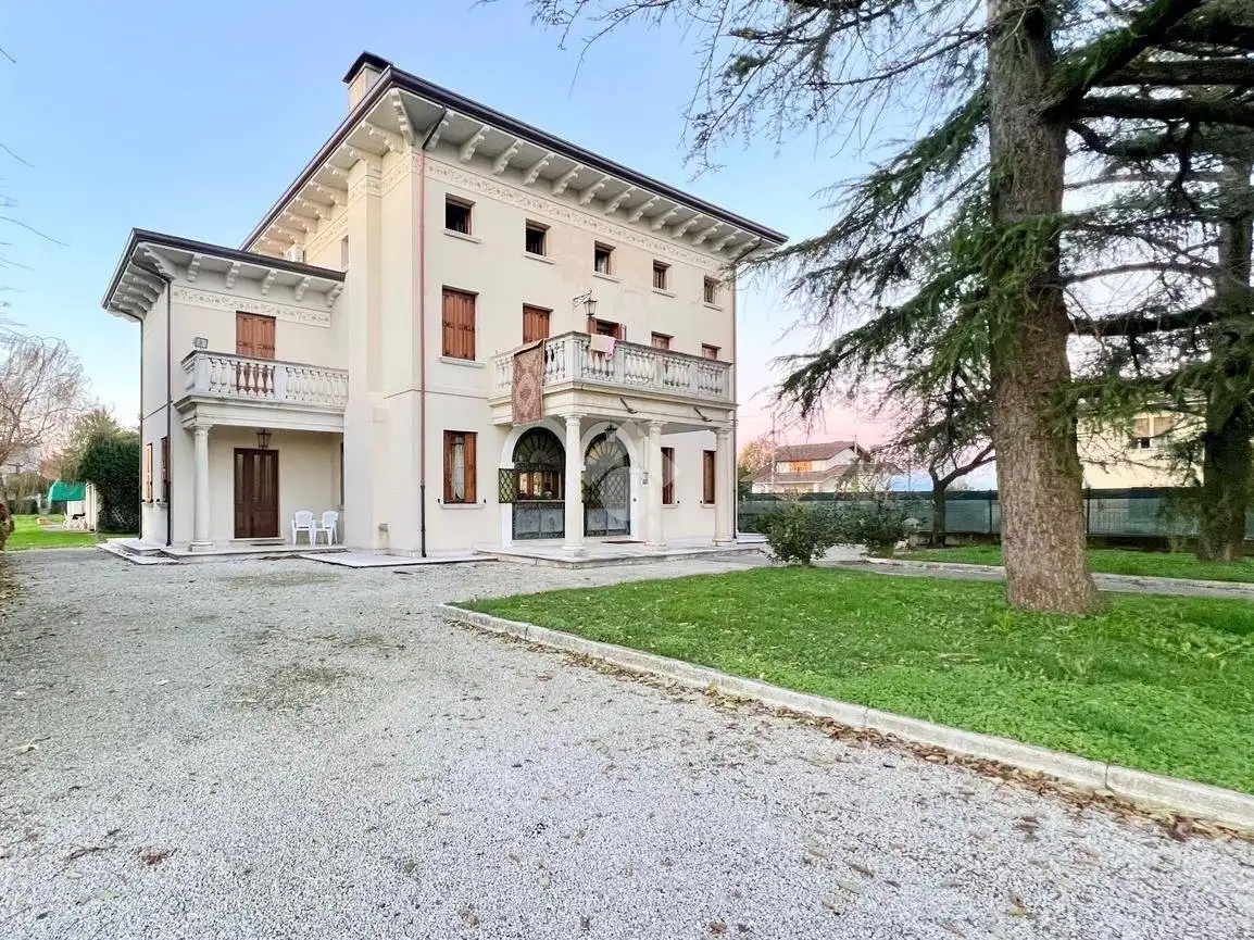 Villa in vendita a Carlino