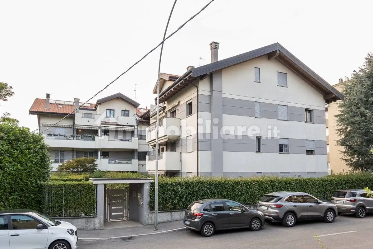 Trilocale via Alessandro Manzoni 116, Centro, Arcore - foto 2