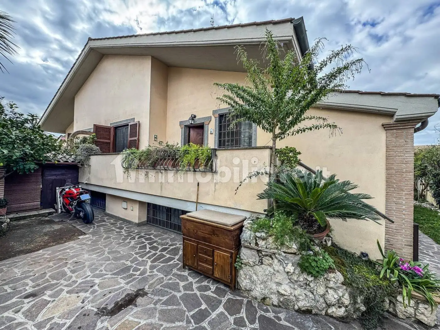 Villa bifamiliare in vendita a Roma