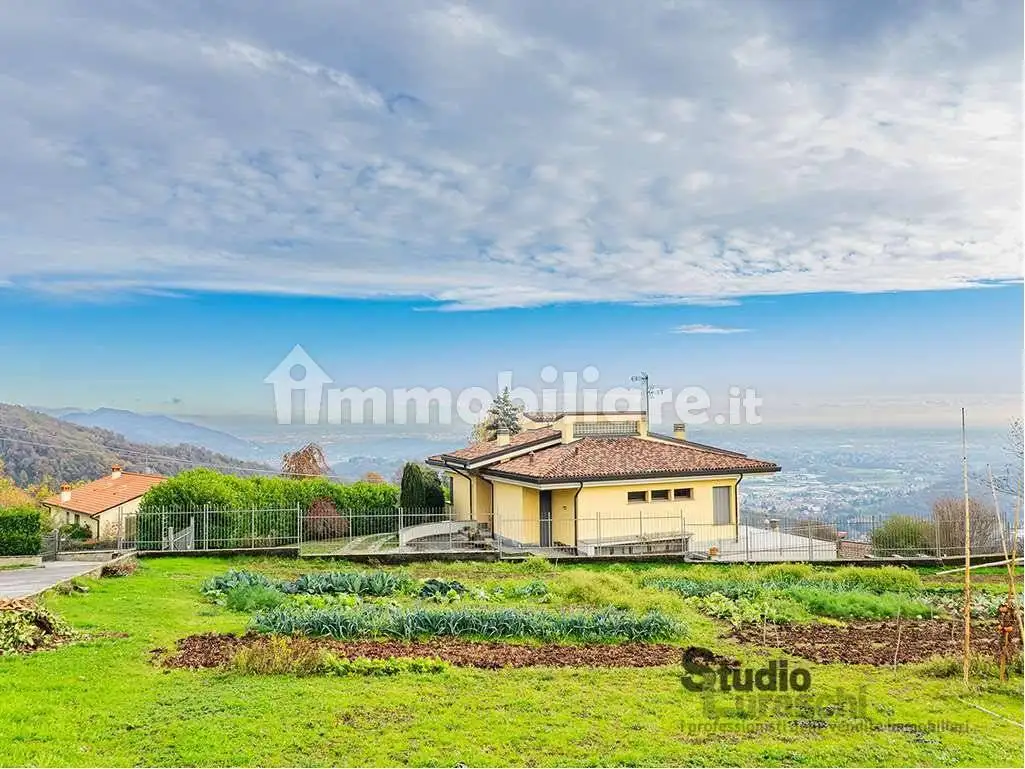 Villa in vendita a Colle Brianza