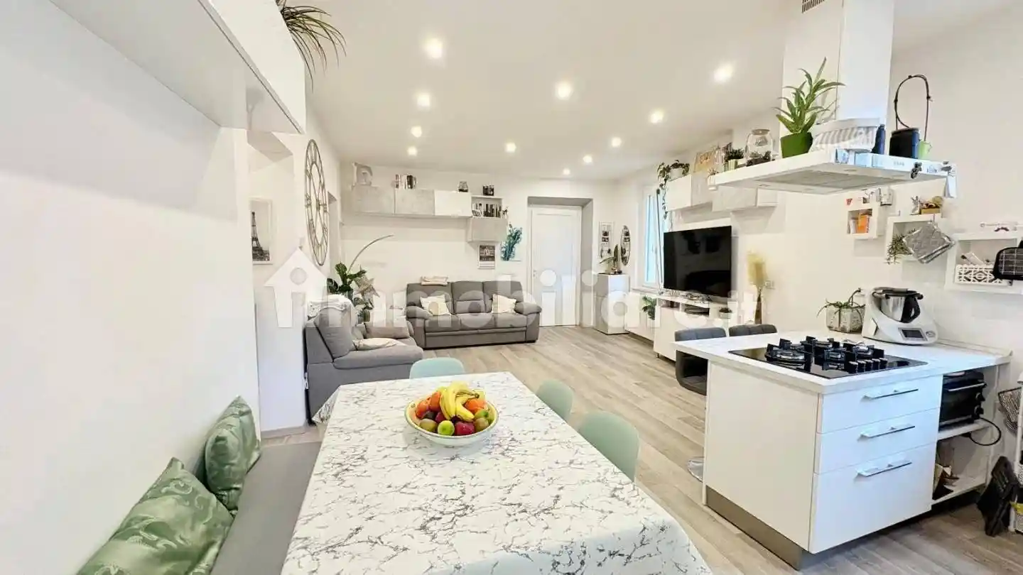 Appartamento piazza del Carmine,  55100, Piazza Anfiteatro - Torre Guinigi, Lucca - foto 2