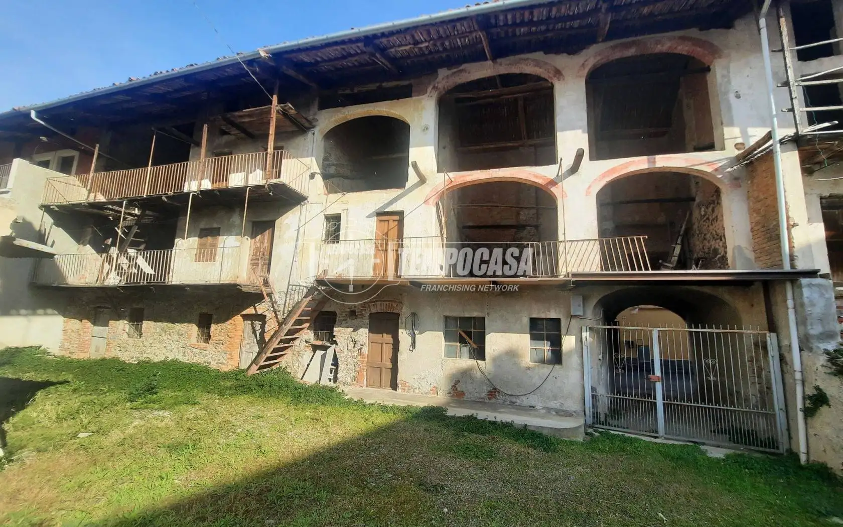 Casa indipendente in vendita a Fiorano Canavese