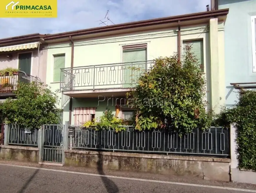 Casa indipendente in vendita a Castel d'Azzano