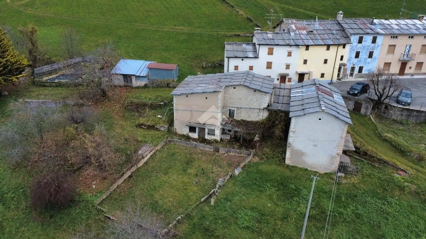 Rustico - Casale in vendita a Erbezzo