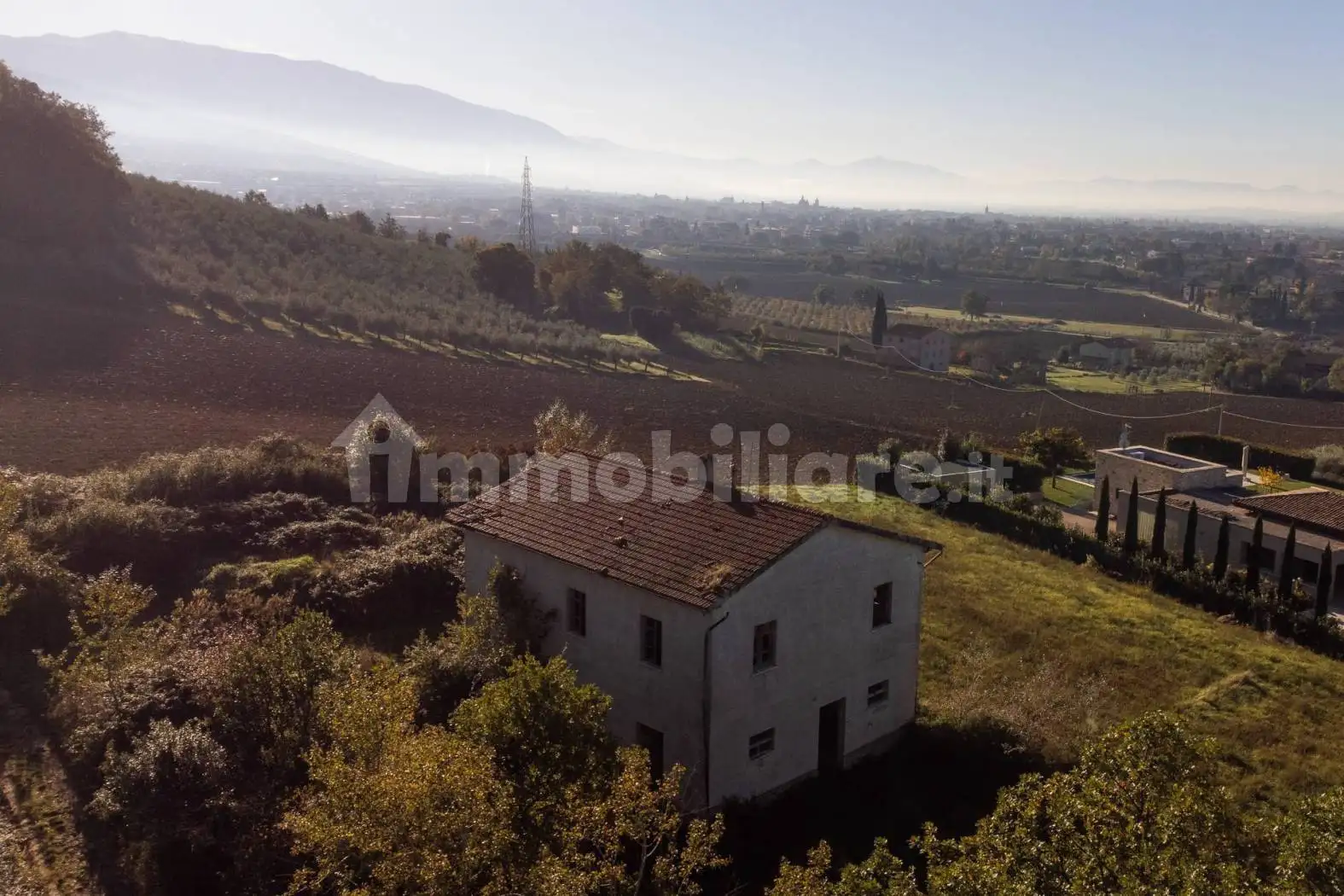 Rustico - Casale in vendita a Foligno