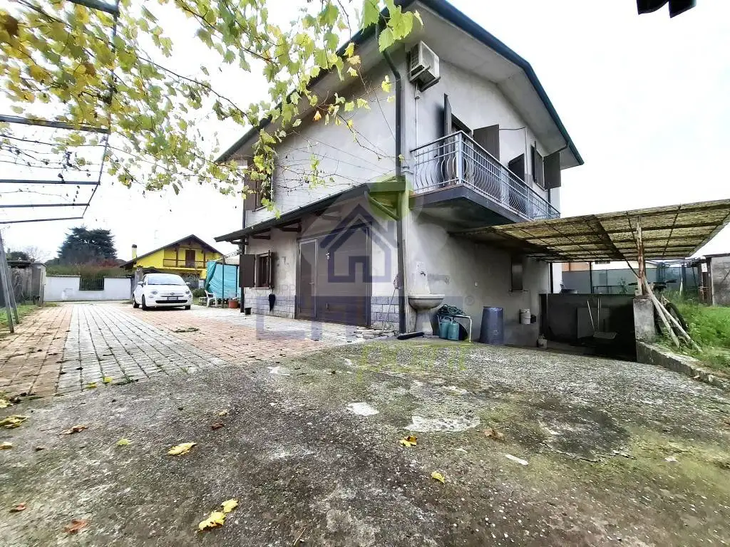 Terratetto unifamiliare via Mazzini, Centro, Castelnuovo Bocca d'Adda - foto 3