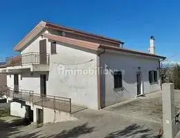 Villa in asta a Lattarico