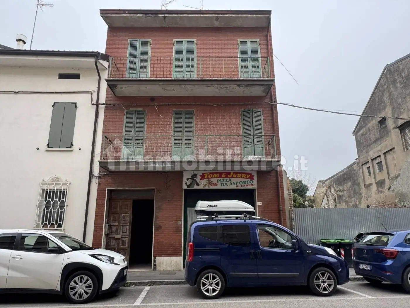 Palazzo - Edificio in vendita a Cento