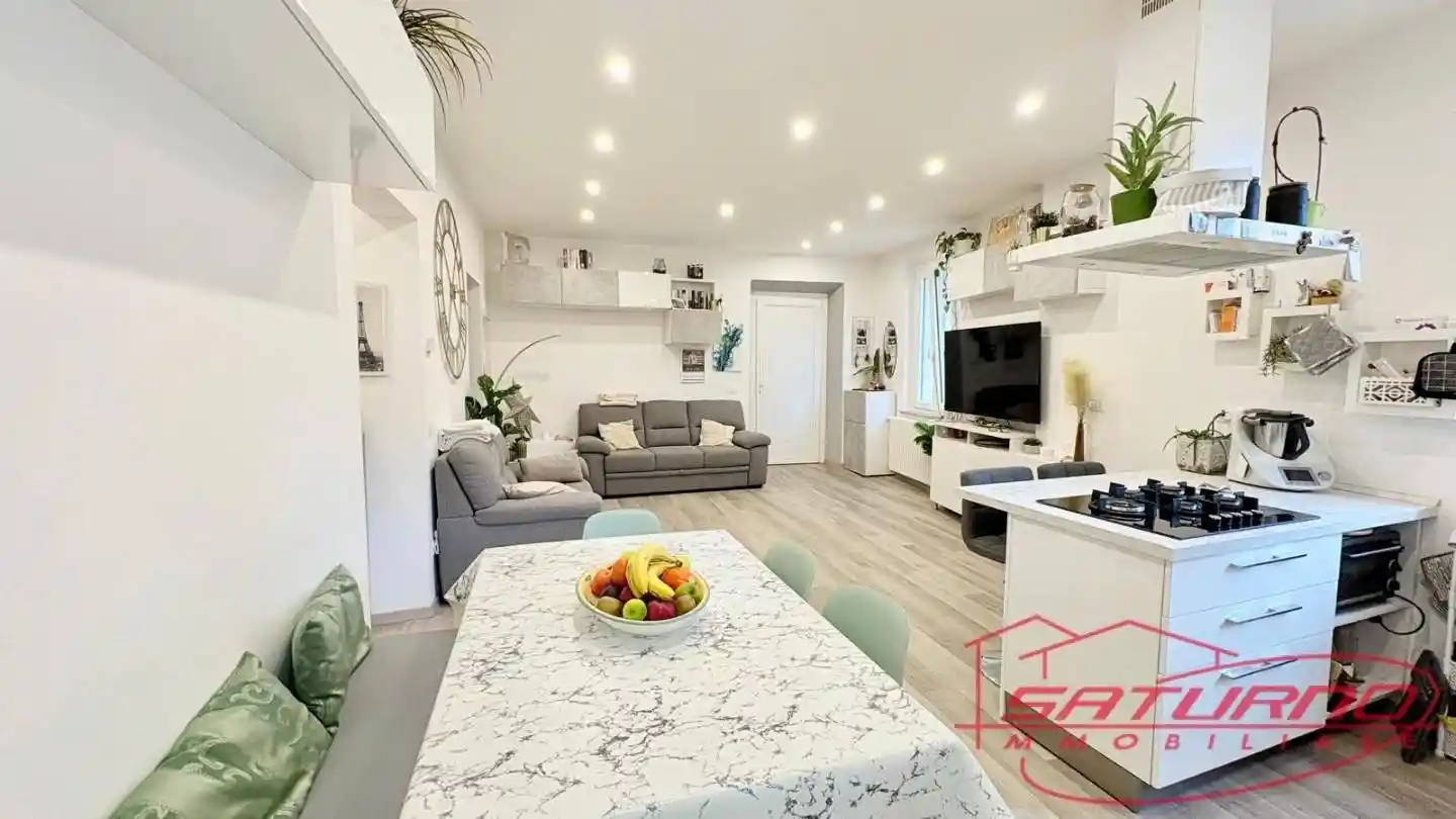 Appartamento piazza del Carmine,  55100, Piazza Anfiteatro - Torre Guinigi, Lucca - foto 2