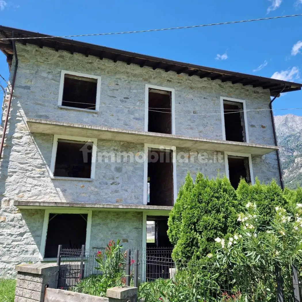 Casa indipendente in vendita a Samolaco