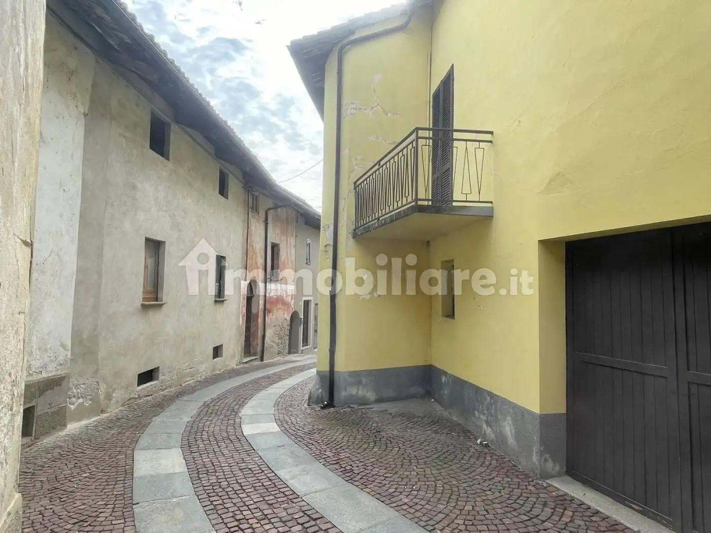 Casa indipendente in vendita a Serralunga d'Alba