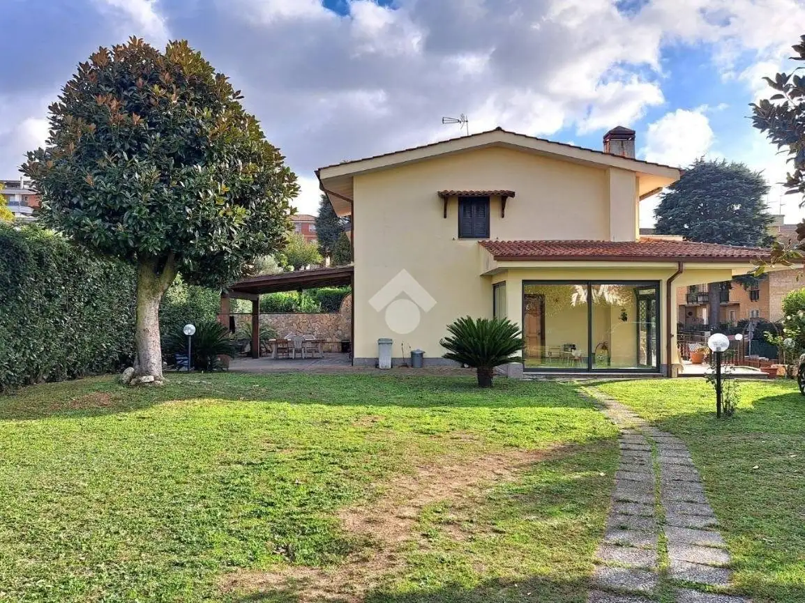 Villa in vendita a Albano Laziale