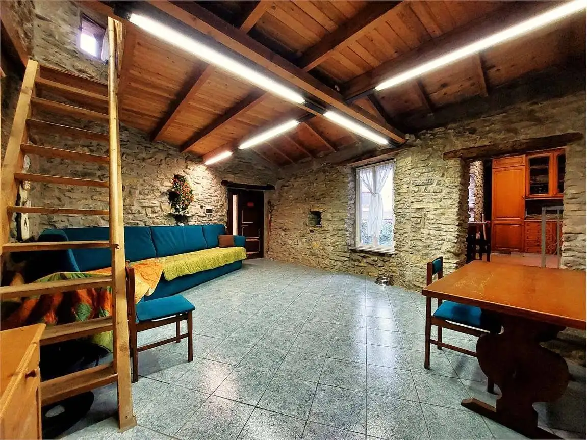 Casa indipendente in vendita a Pieve di Teco