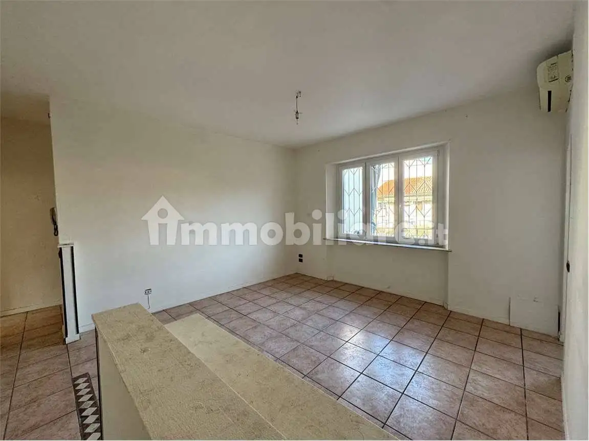 Trilocale secondo piano, Centro Storico, Voghera - foto 4