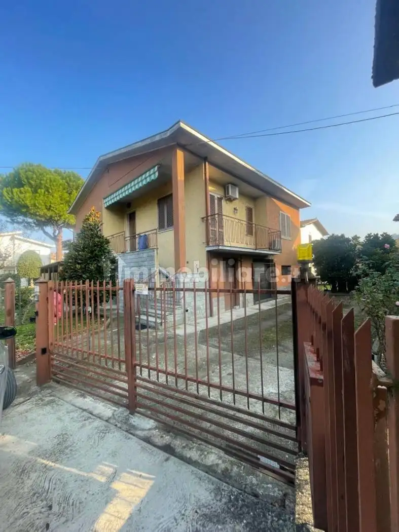 Villa in vendita a Broni