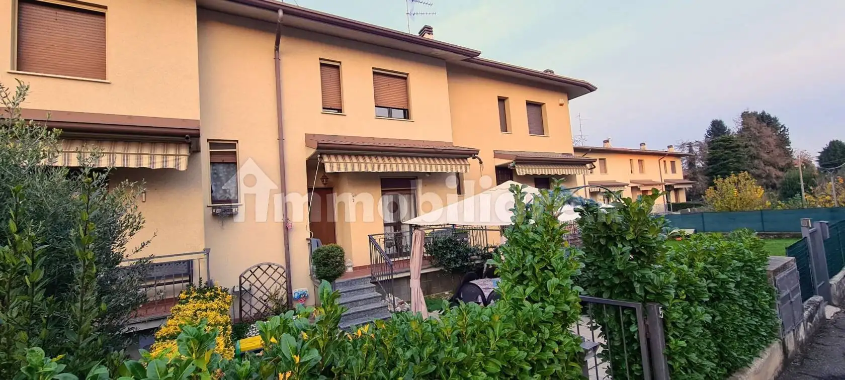 Villetta a schiera in vendita a Locate Varesino