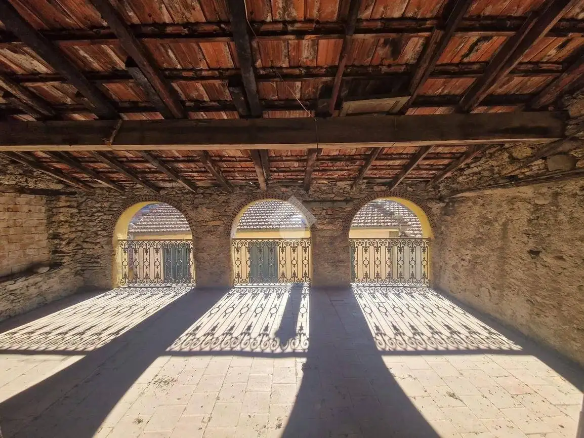 Palazzo - Edificio in vendita a Badalucco