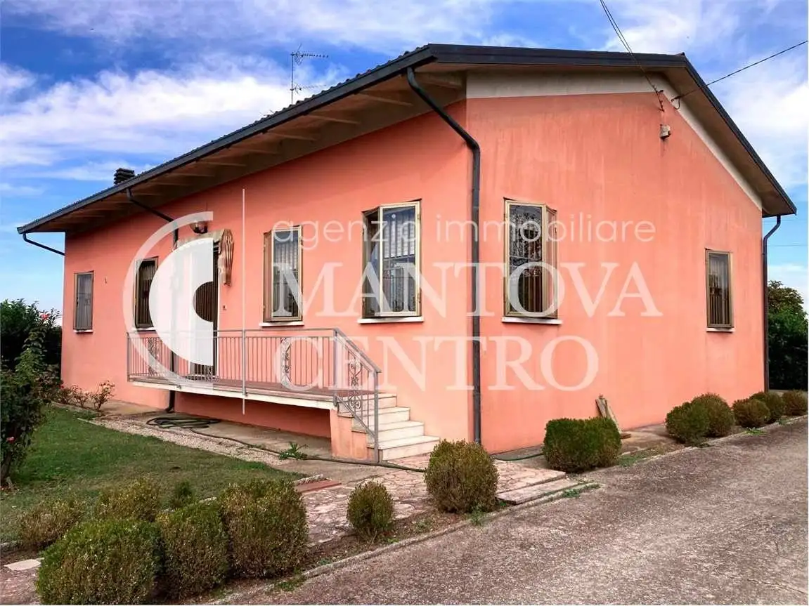 Casa indipendente in vendita a Rodigo