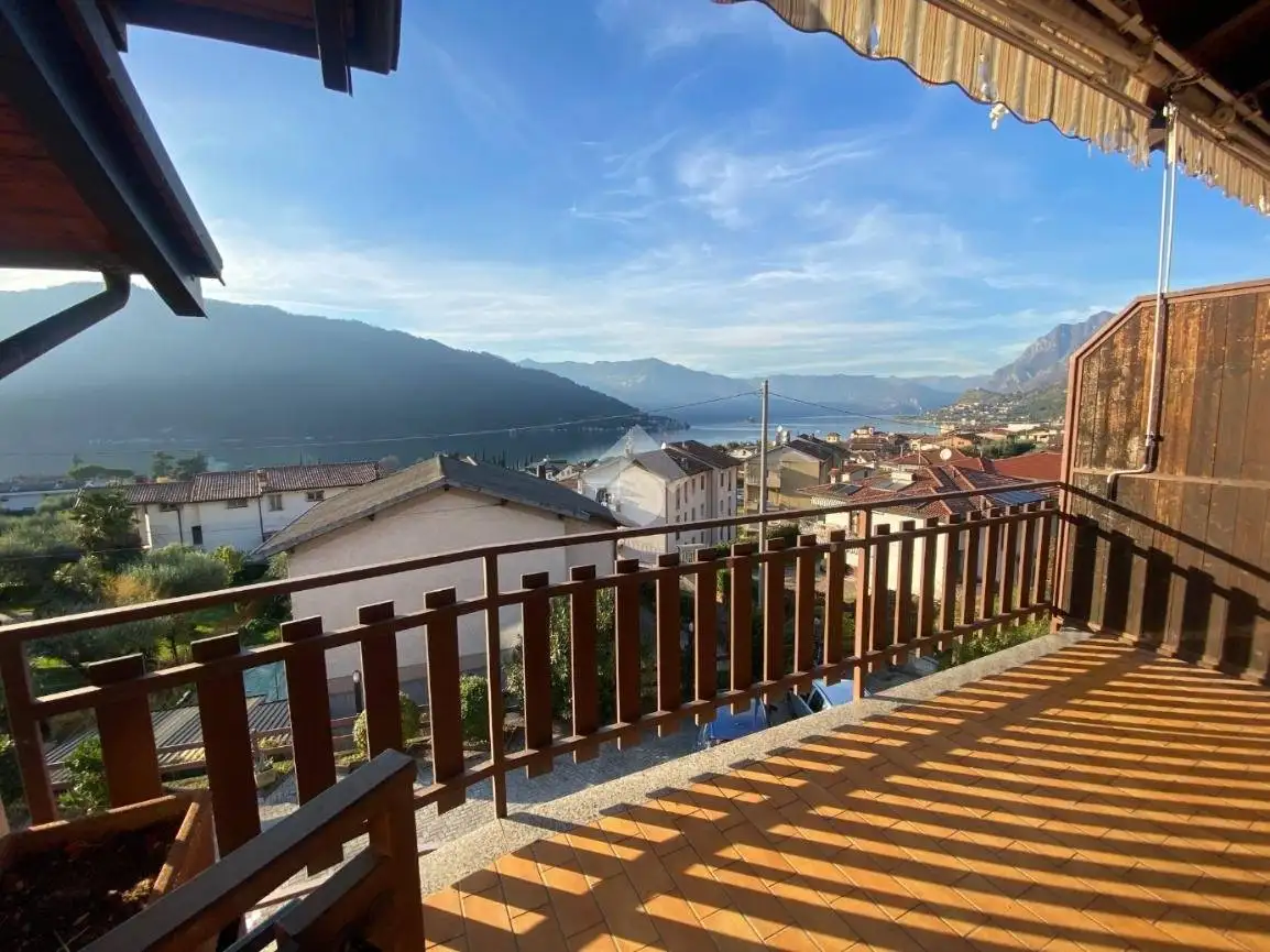 Appartamento in vendita a Sale Marasino